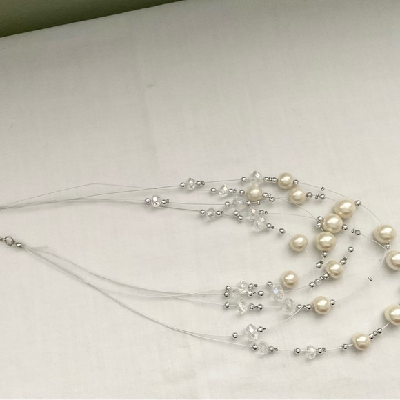 FLOATING FAUX  PEARLS NECKLACE IN MUILTI LAYERS - Picture 6 of 9